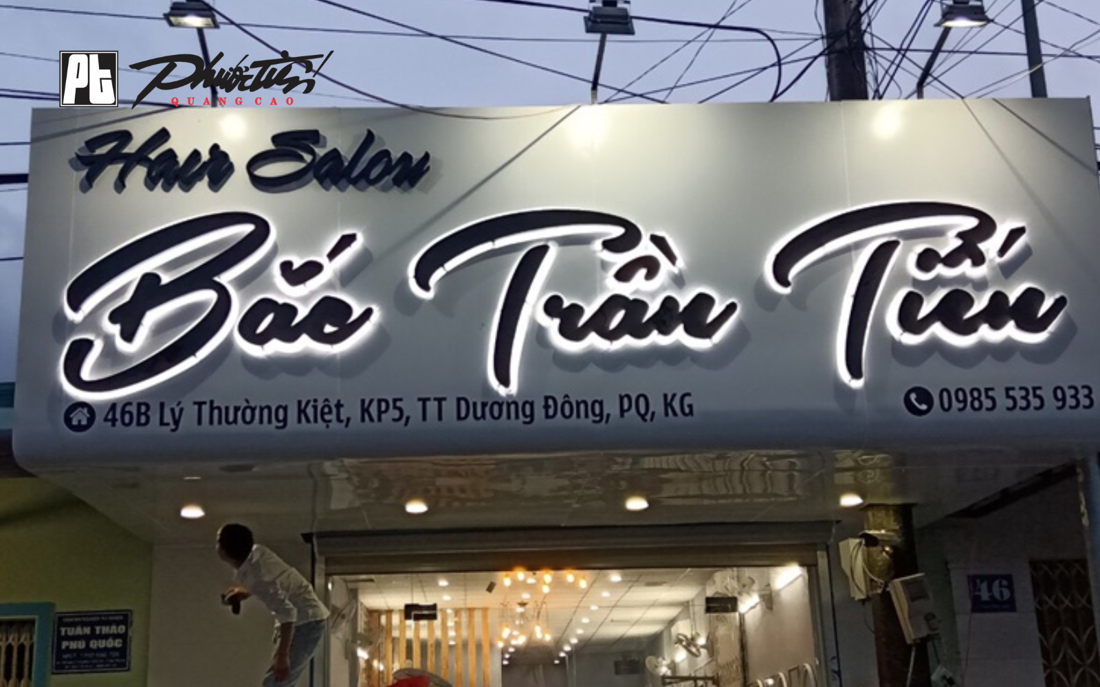 Bảng hiệu alu viền đèn LED trang trí