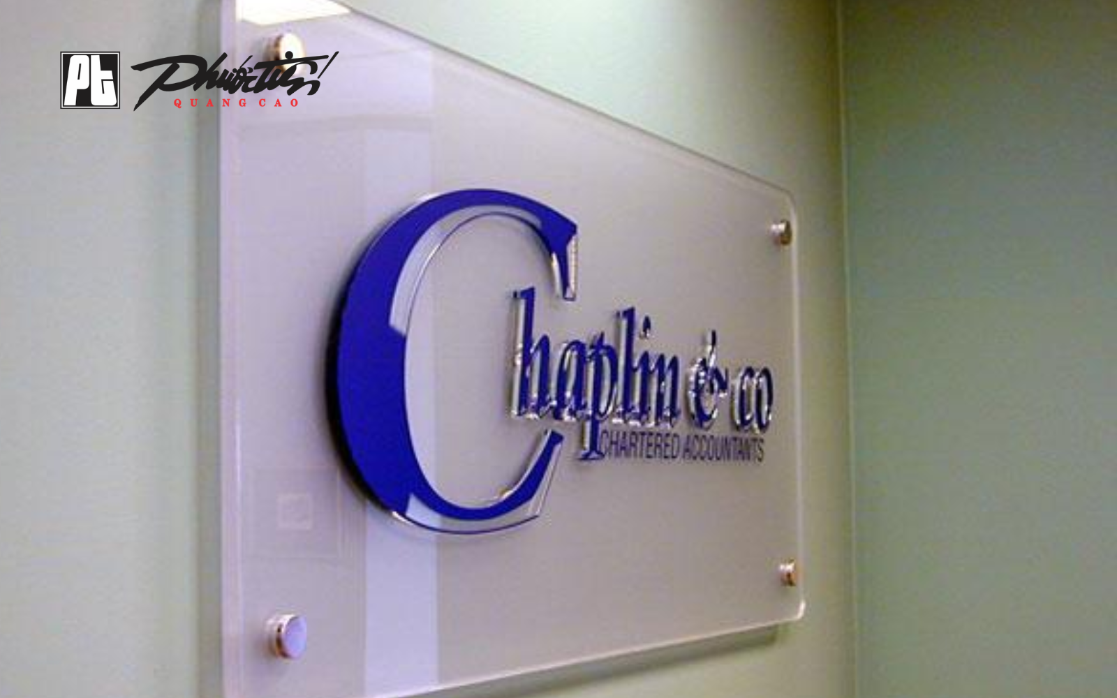 Biển quảng cáo kính cường lực