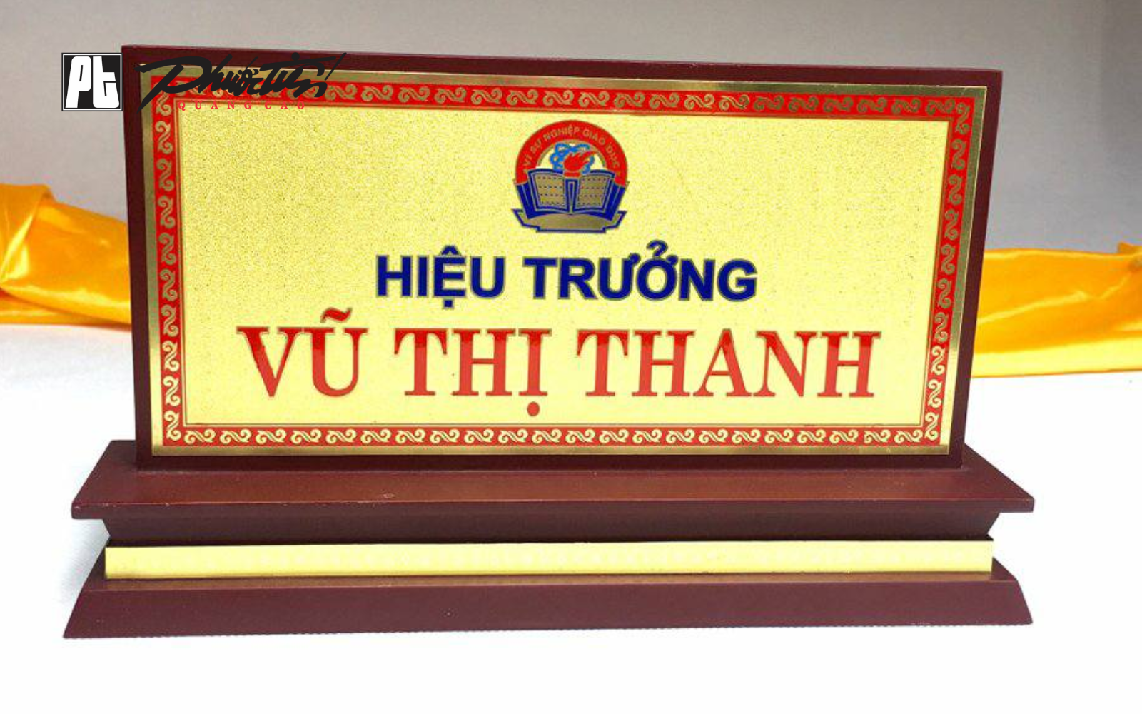 Biển chức danh chất liệu gỗ