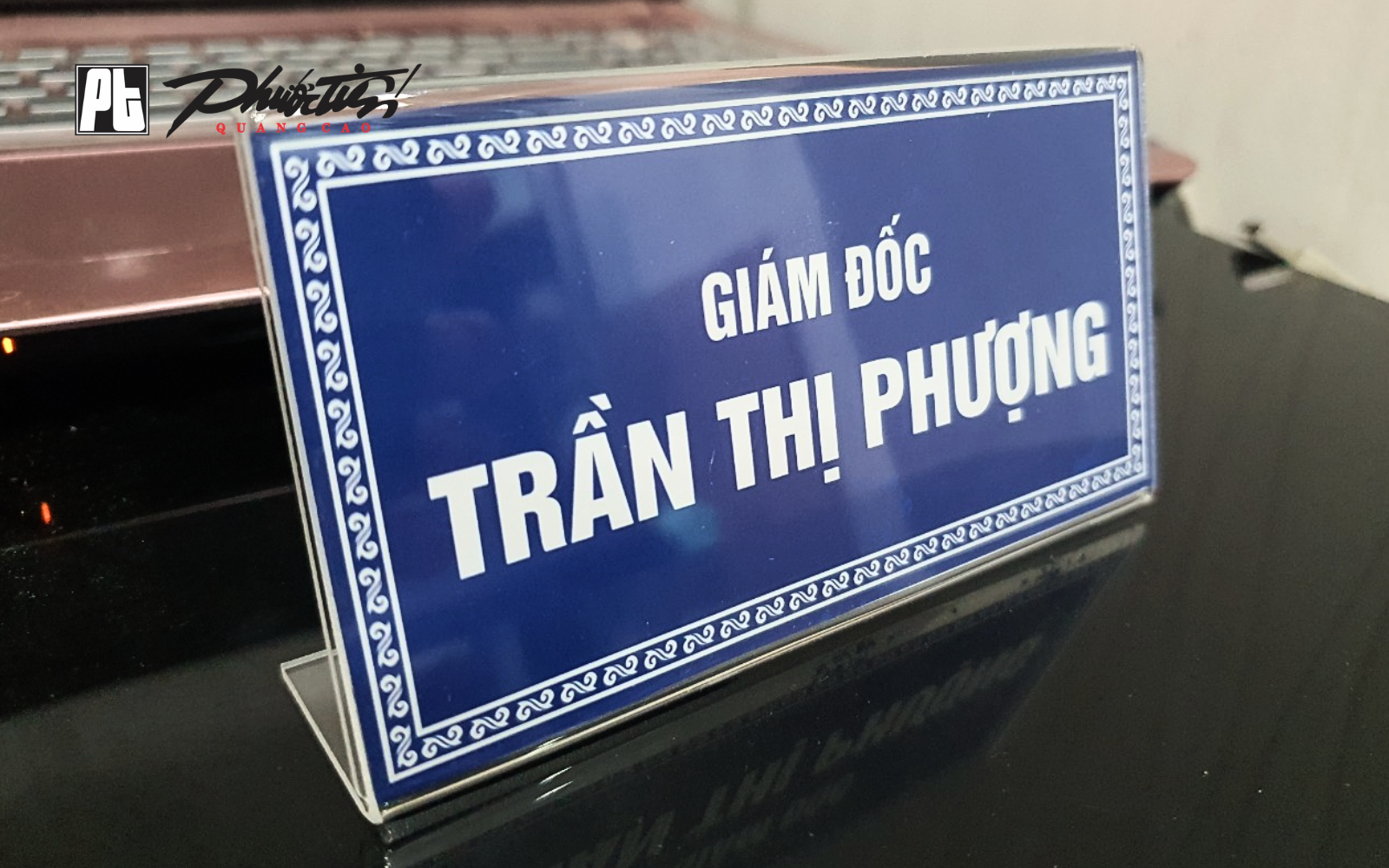 Biển chức danh để bàn