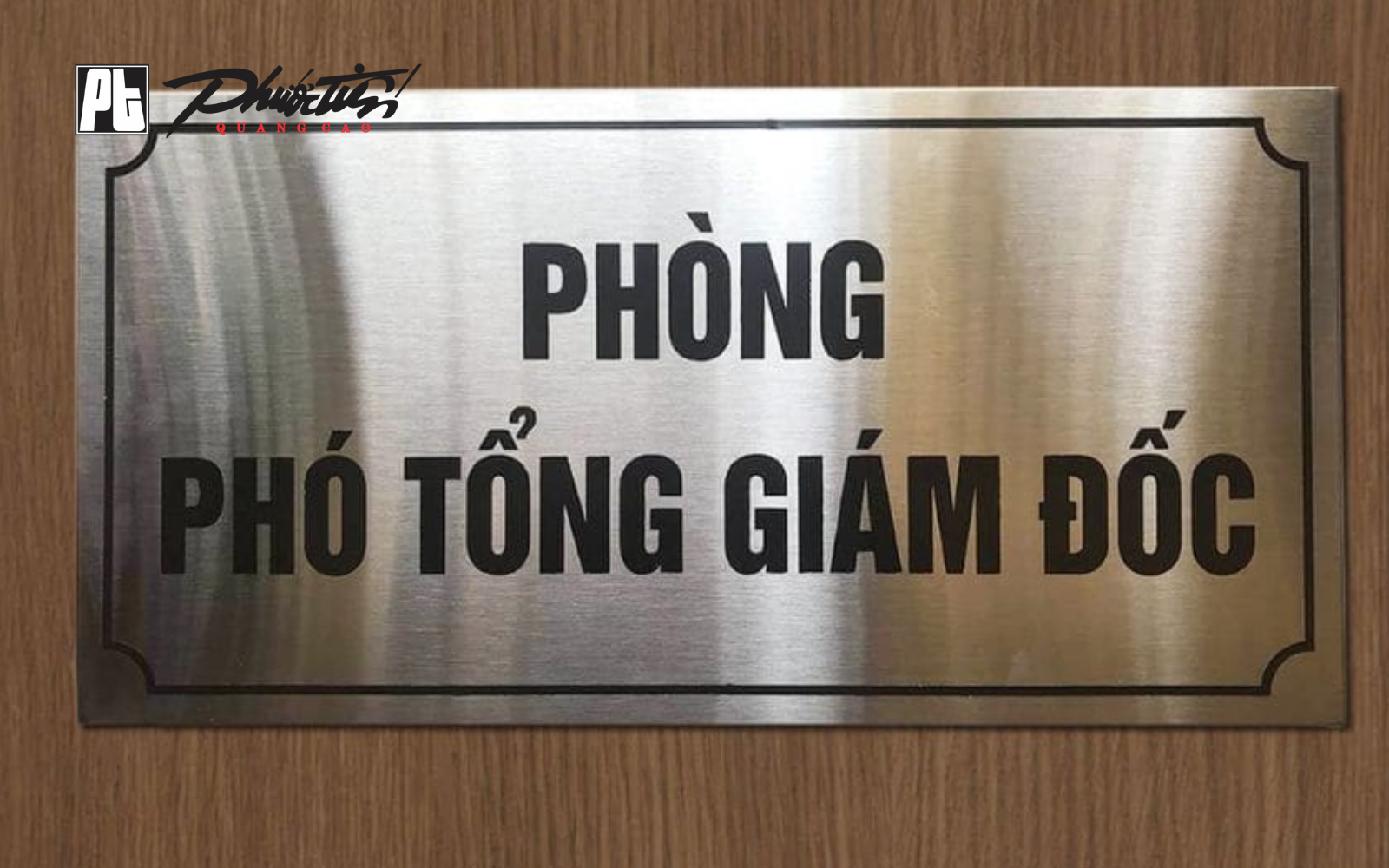 Biển chức danh gắn trên cửa