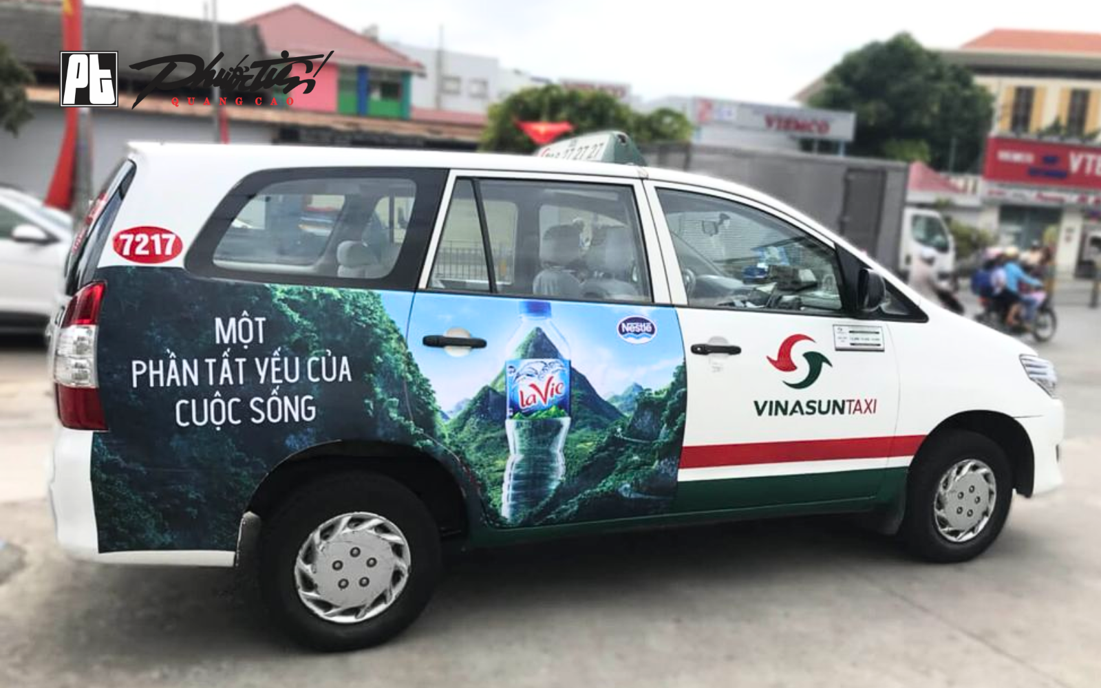 Kích thước biển quảng cáo trên taxi