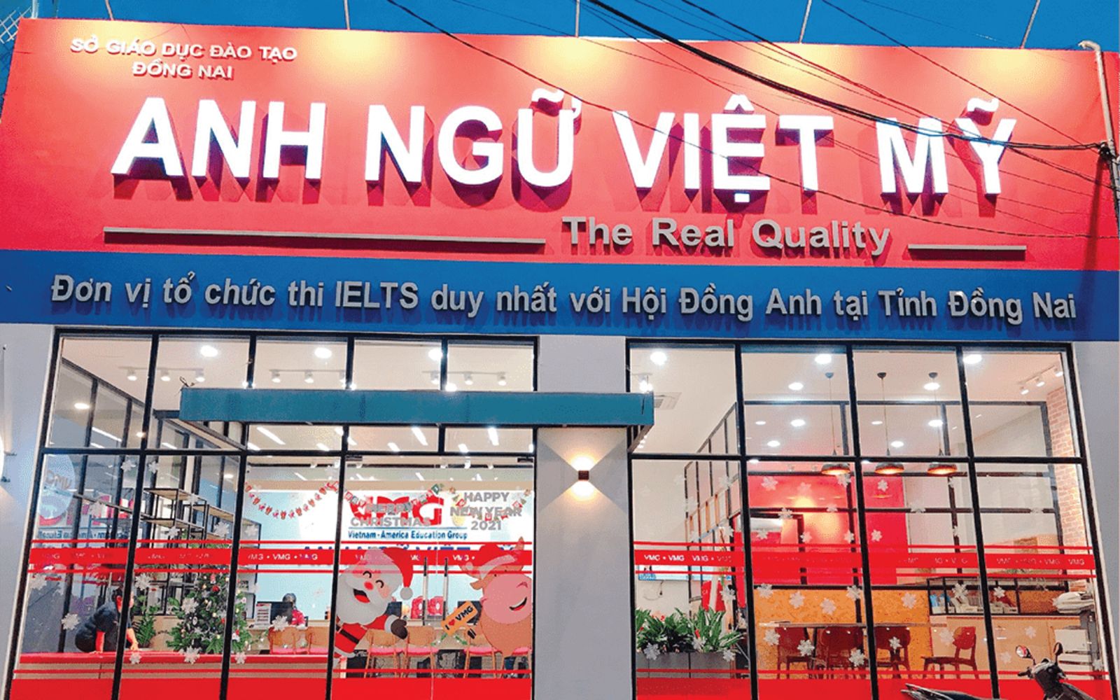 Chọn biển hiệu dạy thêm có kích thước phù hợp